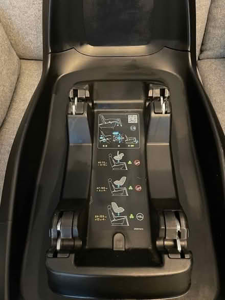 Photo of free Maxi cosi Pearl car seat and Isofix base (Teddington TW11) #1