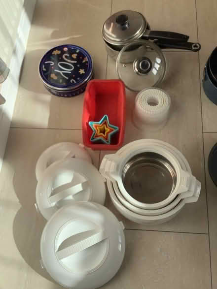 Photo of free Baking tins, double roasting tin & cooling rack & saucepan's (Tenbury Wells WR15) #3