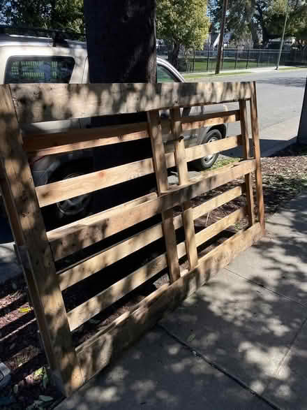 Photo of free large pallet (1546 pearl st alameda ca) #1