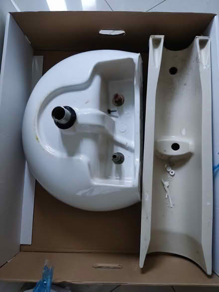 Photo of free pedestal wash basin taps waste (Coventry CV4 area) #2