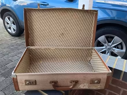Photo of free Old suitcase (Aigburth L19) #3