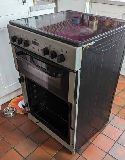 Photo of free Bush electric cooker, needs new door (Five Oak Green TN12) #1