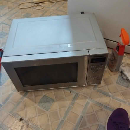 Photo of free Panasonic Inverter Microwave (still works) (Sutton SM2) #4