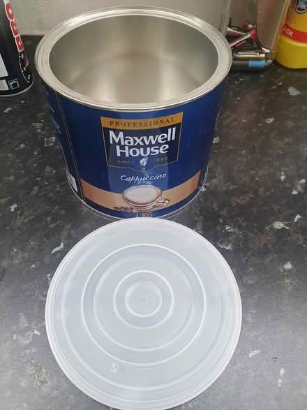 Photo of free 1kg empty tins with plastic lids (Leicester LE3) #1
