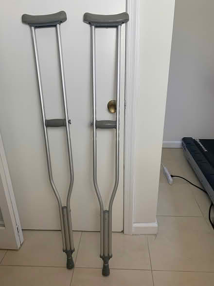 Photo of free Crutches (Vienna) #1