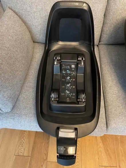 Photo of free Maxi cosi Pearl car seat and Isofix base (Teddington TW11) #2