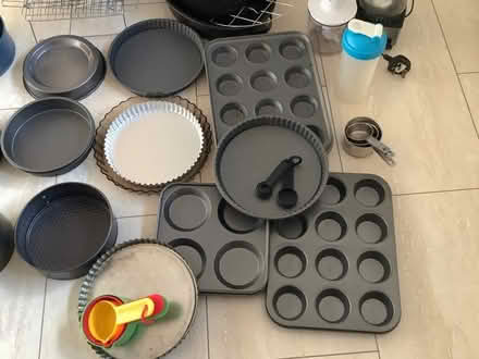 Photo of free Baking tins, double roasting tin & cooling rack & saucepan's (Tenbury Wells WR15) #4