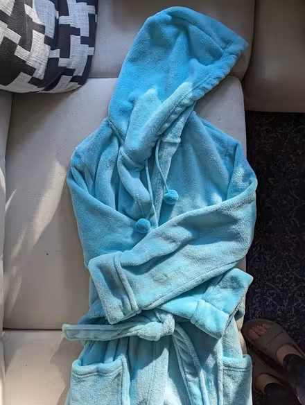 Photo of free Women's XS Hooded Bath robe (Olympic Hills) #2