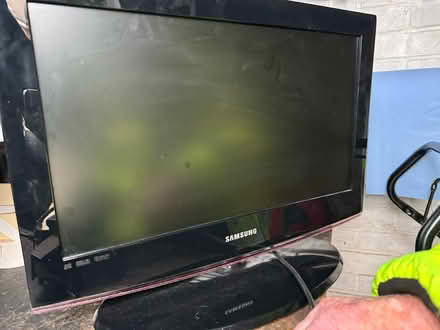 Photo of free Samsung tv 22 inch (Bermondsey) #2