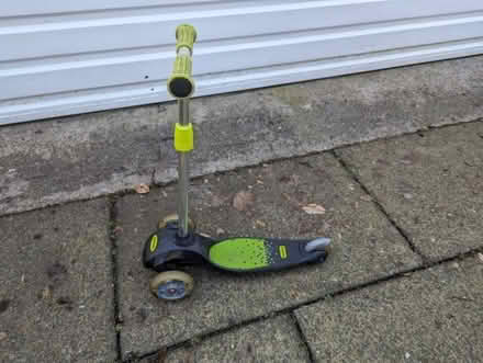 Photo of free Kids scooter - age 3 to 5 (Newton Mearns G77) #1