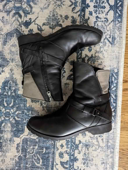 Photo of free Teva De La Vina boots (Olympic Hills) #1