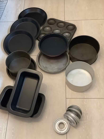 Photo of free Baking tins, double roasting tin & cooling rack & saucepan's (Tenbury Wells WR15) #1