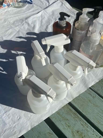 Photo of free spray and press-pump bottles (Wilsden BD15) #4