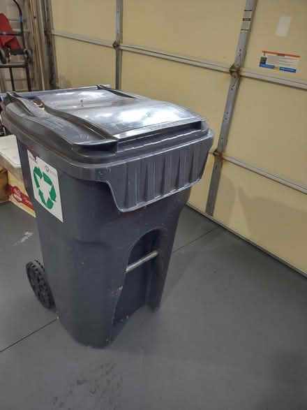 Photo of free tall recycling can (West End, Crossridge) #2