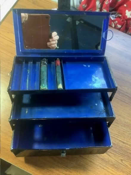 Photo of free 1930s theatre make-up box (Burleigh GL5) #3