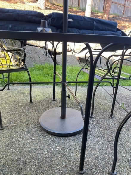 Photo of free Outdoor furniture (Tukwila off of macadam rd s) #4