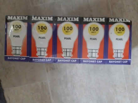 Photo of free 100W Light bulbs (St Margarets TW1) #1