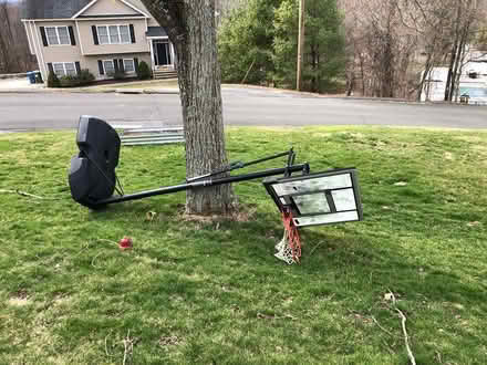 Photo of free Basketball hoop (Brookfield) #1