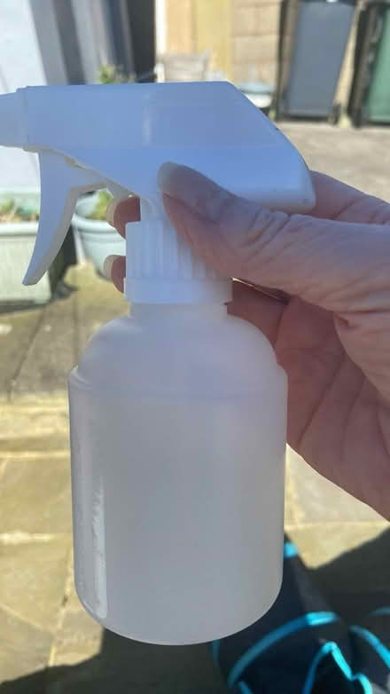 Photo of free spray and press-pump bottles (Wilsden BD15) #1