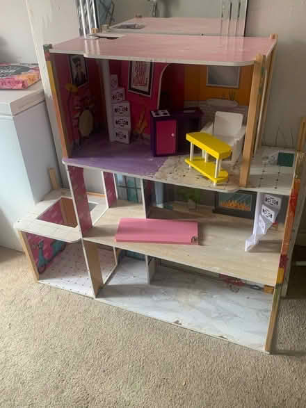 Photo of free Dismantled Barbie house (WF2 8) #2