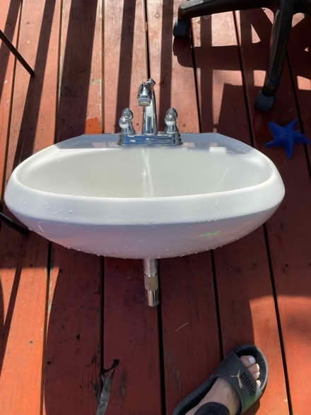 Photo of free Pedestal sink, basin, and fixture (West side) #3