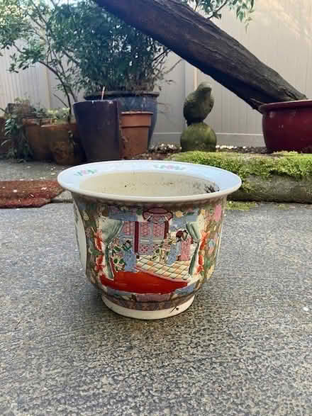 Photo of free Ceramic planter (Lake Forest Park) #1