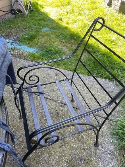 Photo of free Outdoor furniture (Tukwila off of macadam rd s) #2