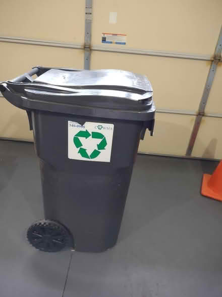 Photo of free tall recycling can (West End, Crossridge) #1