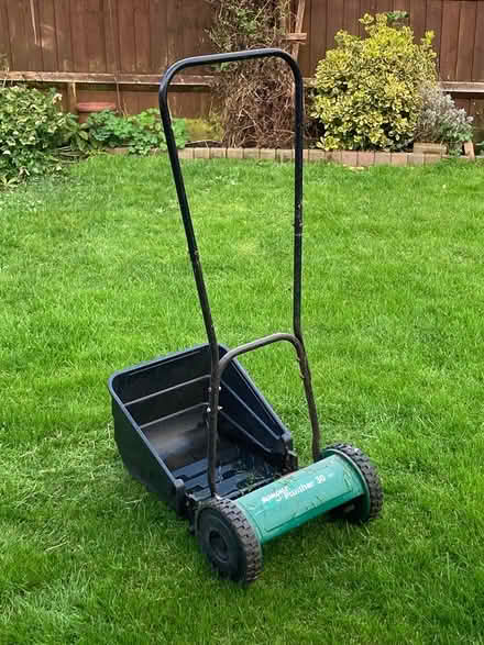 Photo of free Manual lawn mower (Stanbridge, Leighton Buzzard) #1