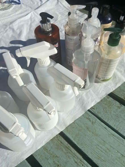 Photo of free spray and press-pump bottles (Wilsden BD15) #3