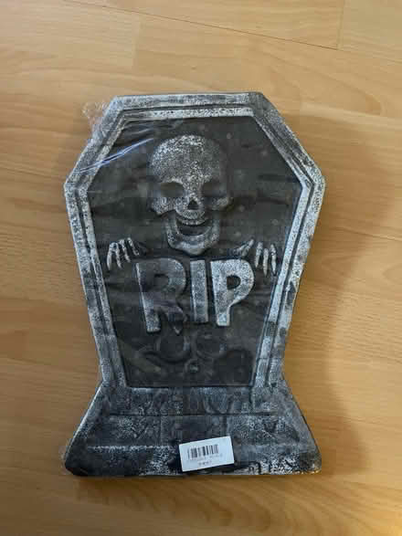 Photo of free Halloween RIP Sign Decoration (TW9) #1