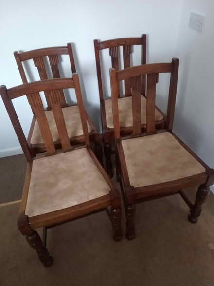 Photo of free 4 old dining chairs (Cosby LE9) #1