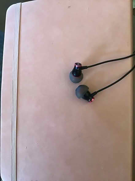 Photo of free in ear headphones, only 2 colorways (Hesperian Blvd) #3
