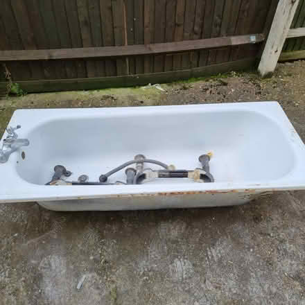 Photo of free Old Bathtub (Surbiton KT6) #2