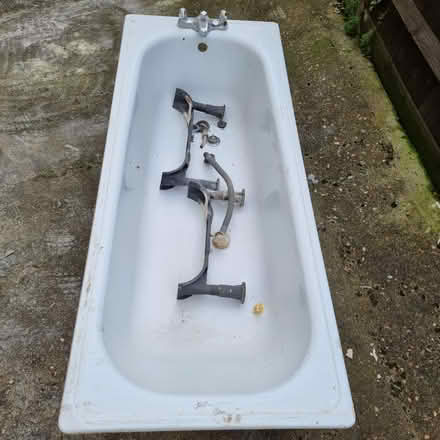 Photo of free Old Bathtub (Surbiton KT6) #1