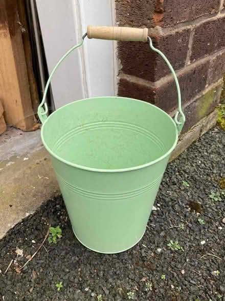 Photo of free Metal planter (Cheadle Hulme SK8) #2