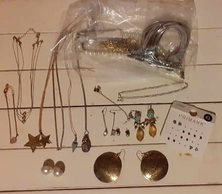 Photo of free Various womens jewellery (Brixton SW9) #1