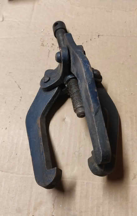 Photo of free Hub/Beraing Pullers or whatever (Lower Earley RG6) #1
