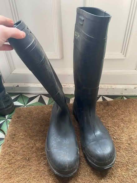 Photo of free Size 9 wellies (Hook KT9) #1