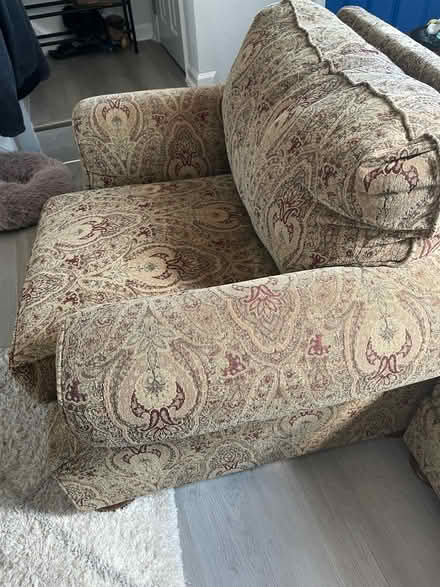 Photo of free Over stuffed chair (21224) #1