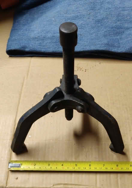 Photo of free Hub/Beraing Pullers or whatever (Lower Earley RG6) #3