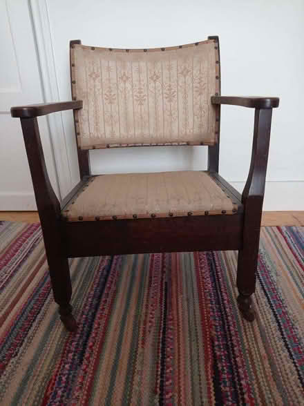 Photo of free Small Chair (DA4) #3