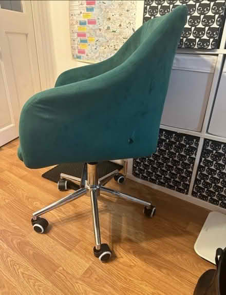 Photo of free Green velvet office desk chair (Reddish SK5) #1