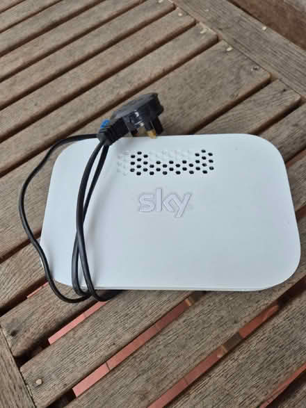 Photo of free Sky Q Booster EE120 wireless extender EE120 (GU14) #1