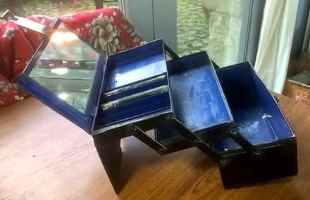 Photo of free 1930s theatre make-up box (Burleigh GL5) #4