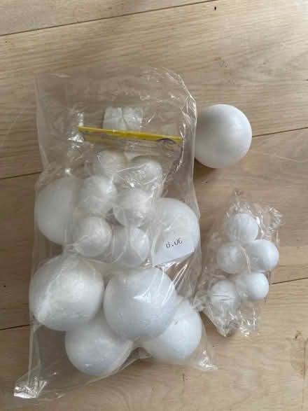 Photo of free Polystyrene balls for crafting (West Oxfordshire OX28) #1