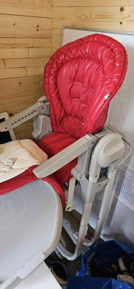 Photo of free baby chicco highchair (GU22) #1