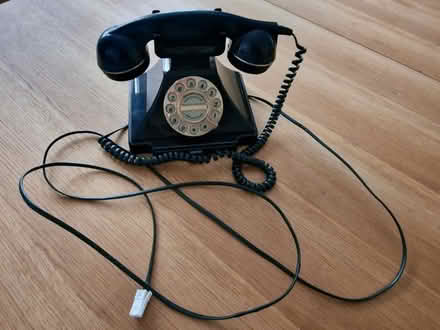 Photo of free Old fashioned style push button phone (Skipton BD23) #1