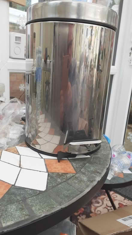 Photo of free Small waste bin (EX2 hamilton avenue.) #2