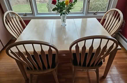 Photo of free Kitchen table and 4 chairs (Mount Prospect) #2